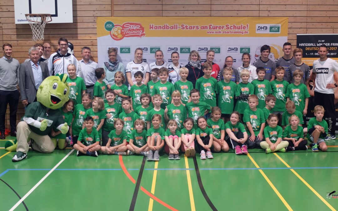 Fürstenfeldbrucker Handballer zu Gast in Grundschulen